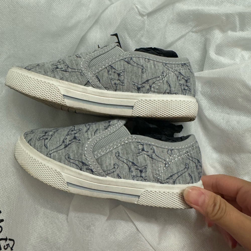 Bundle of three toddler shoes - Picture 4 of 16